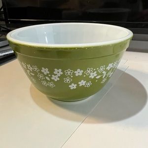 Pyrex mixing bowl
